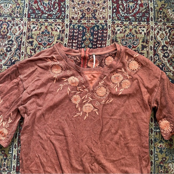 🌈 Lovely embroidered flower FP top - Picture 3 of 6